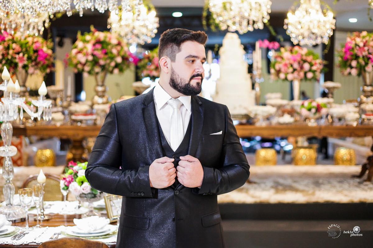 emoção - mansao cristal - fotografia espaço fotográfico goiania setor nova suiça - fotografo de casamento - fotojornalismo - Noivo elegante lindo