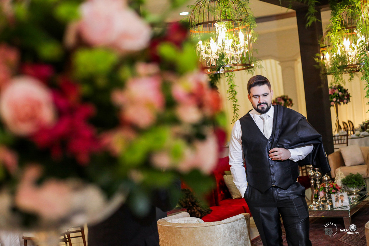 emoção - mansao cristal - fotografia espaço fotográfico goiania setor nova suiça - fotografo de casamento - fotojornalismo - Noivo elegante lindo