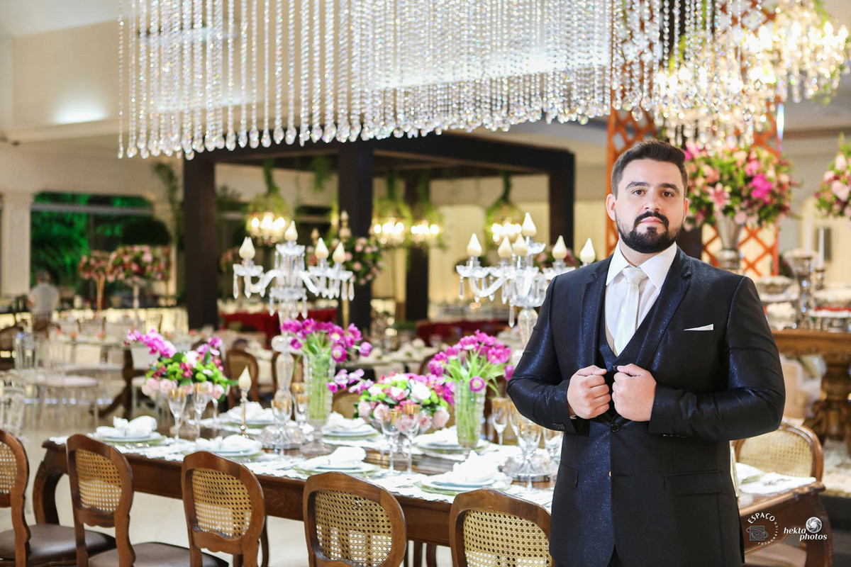 emoção - mansao cristal - fotografia espaço fotográfico goiania setor nova suiça - fotografo de casamento - fotojornalismo - Noivo elegante lindo