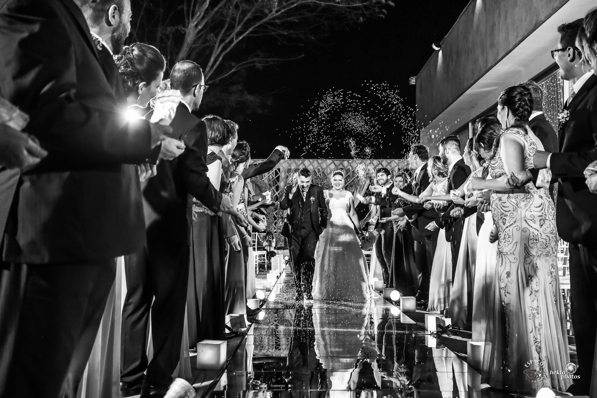 chuva de arroz na saida dos noivos do infinit hall