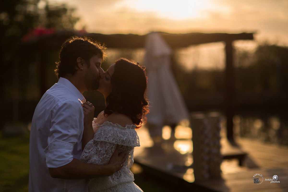 penumbra com silhueta do casal em pre casamento