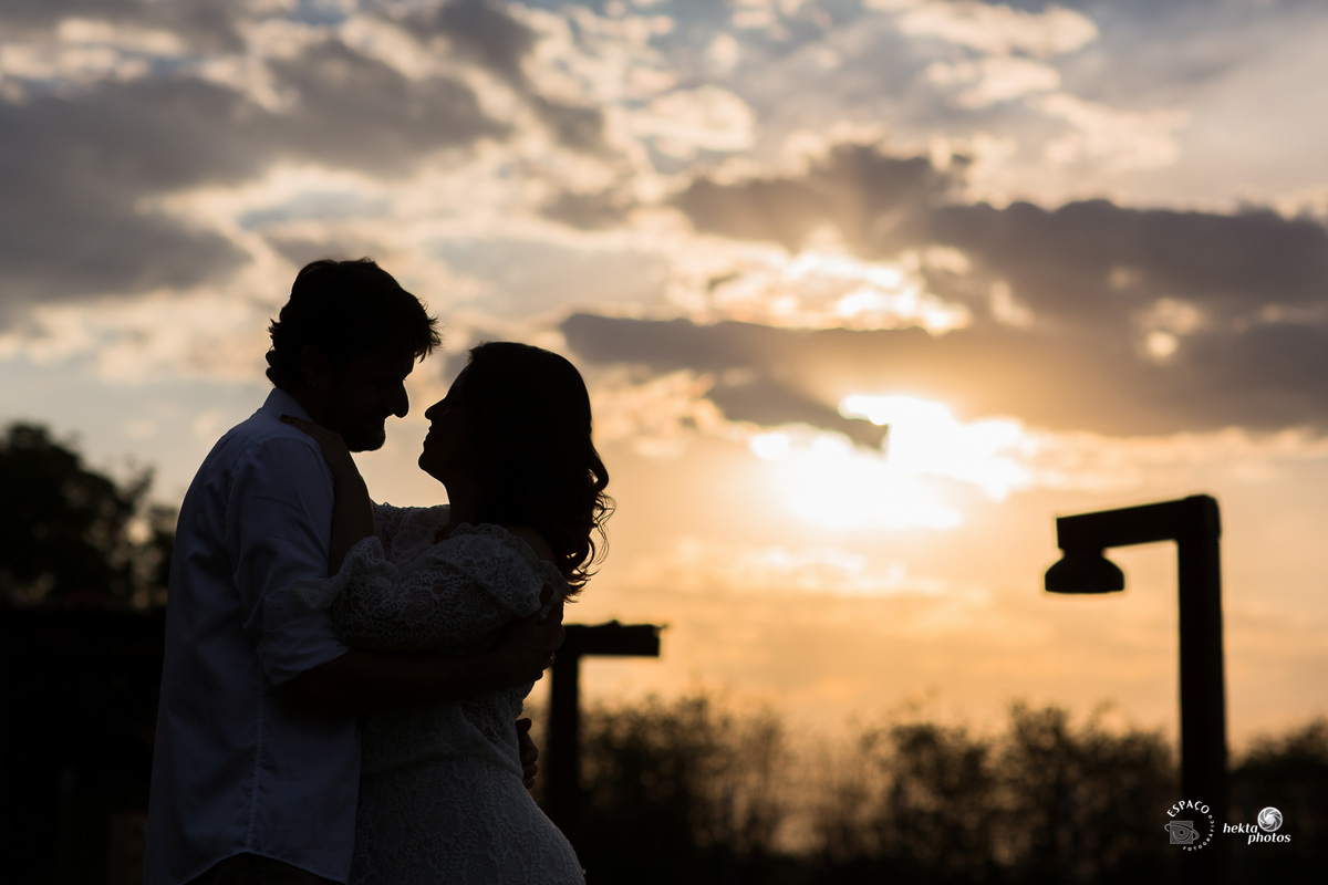 por do sol no pre casamento na fazenda