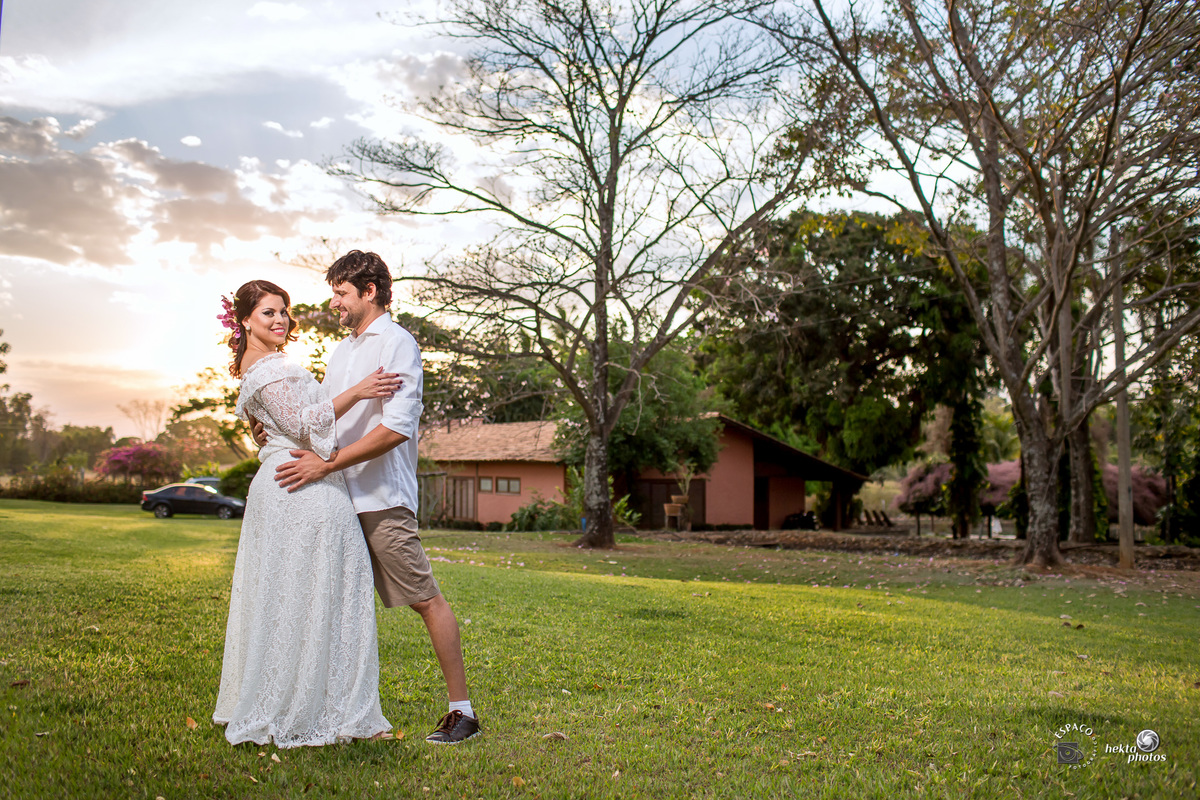 noiva de branco no por do sol
