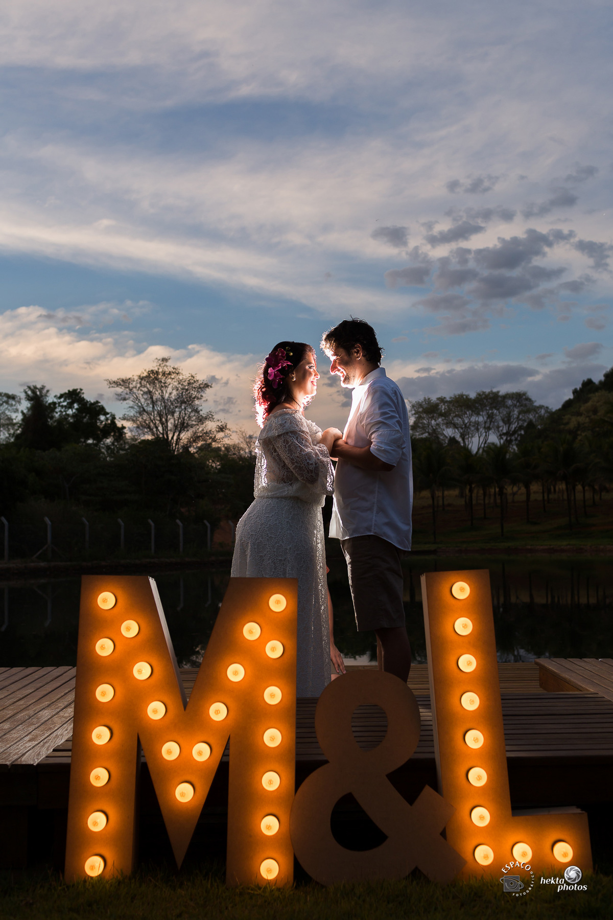 pre wedding com luzes e letras