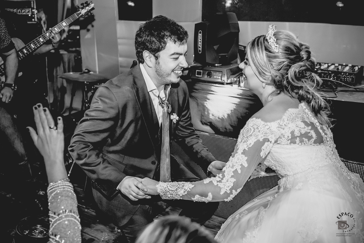 Noivos se divertindo no Memoratto