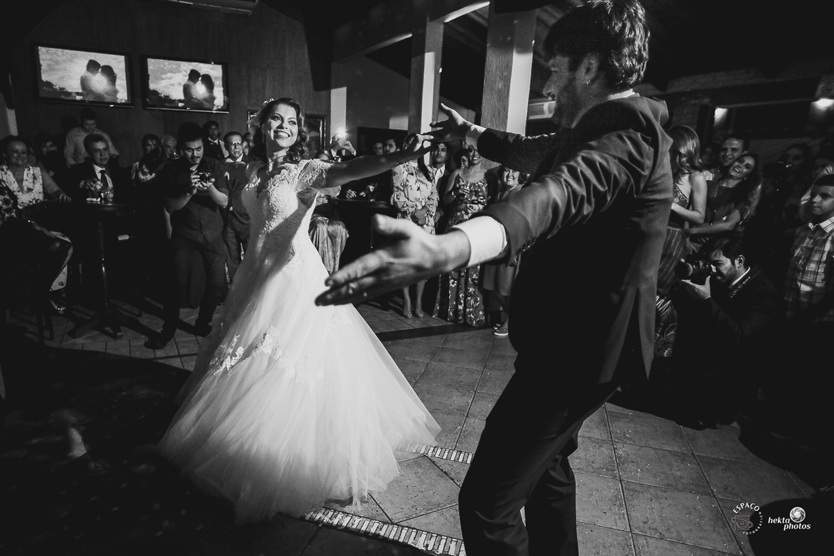 Primeira dança - Valsa dos noivos no Espaço Sofisticato - Goiania - foto de casamento - fotojornalismo