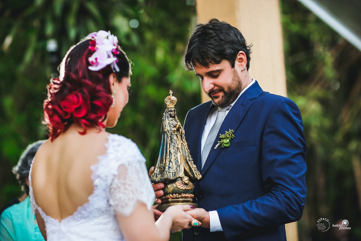 Entrada da biblia e nossa senhora no por do sol do espaço sofisticato - fotografia de casamento goiania