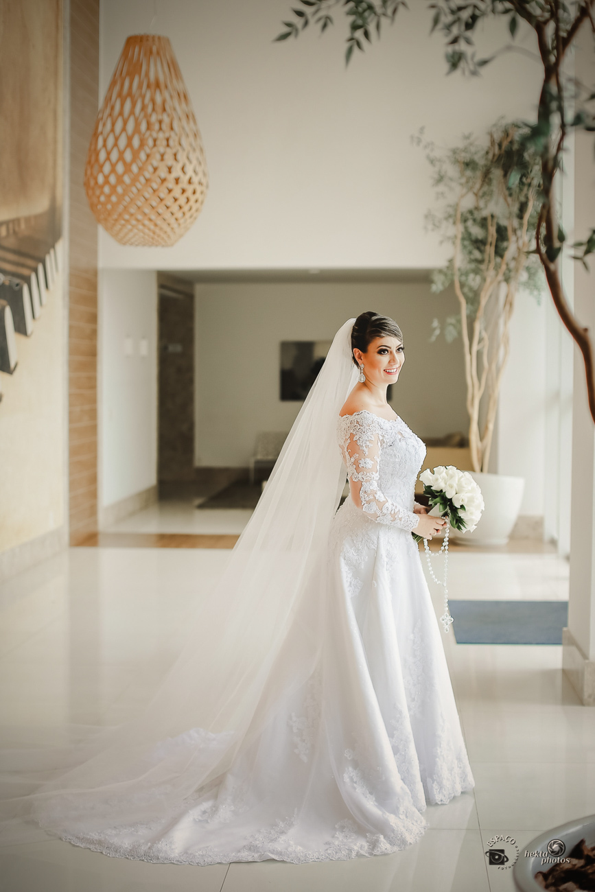 PRODUÇÃO FOTOGRAFICA DA LINDA NOIVA RENATA, TODA TENSÃO PARA A HORA DO SEU CASAMENTO NA IGREJA SÃO LEOPOLDO E FESTA NO CLUBE DO ALPHAVILLE