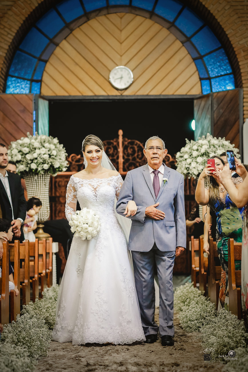 LINDA PORTA NA ENTRADA DA NOIVA NA IGREJA SAO LEOPOLDO NO SETOR JAÓ GOIANIA GOIAS