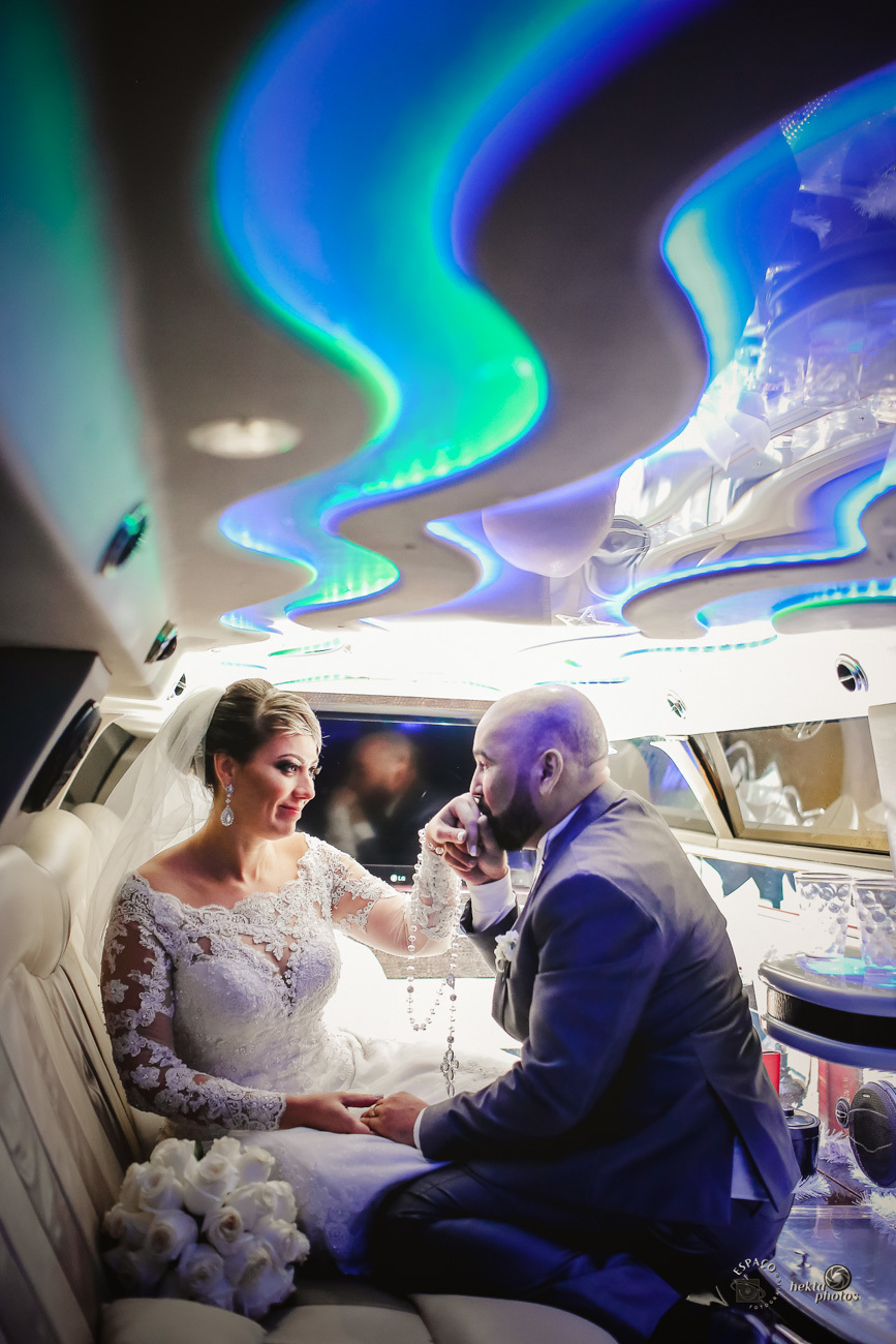 NOIVOS DENTRO DA LIMUSINE, SAIDA DA IGREJA SAO LEOPOLDO E CHEGADA NO CLUBE ALPHAVILLE