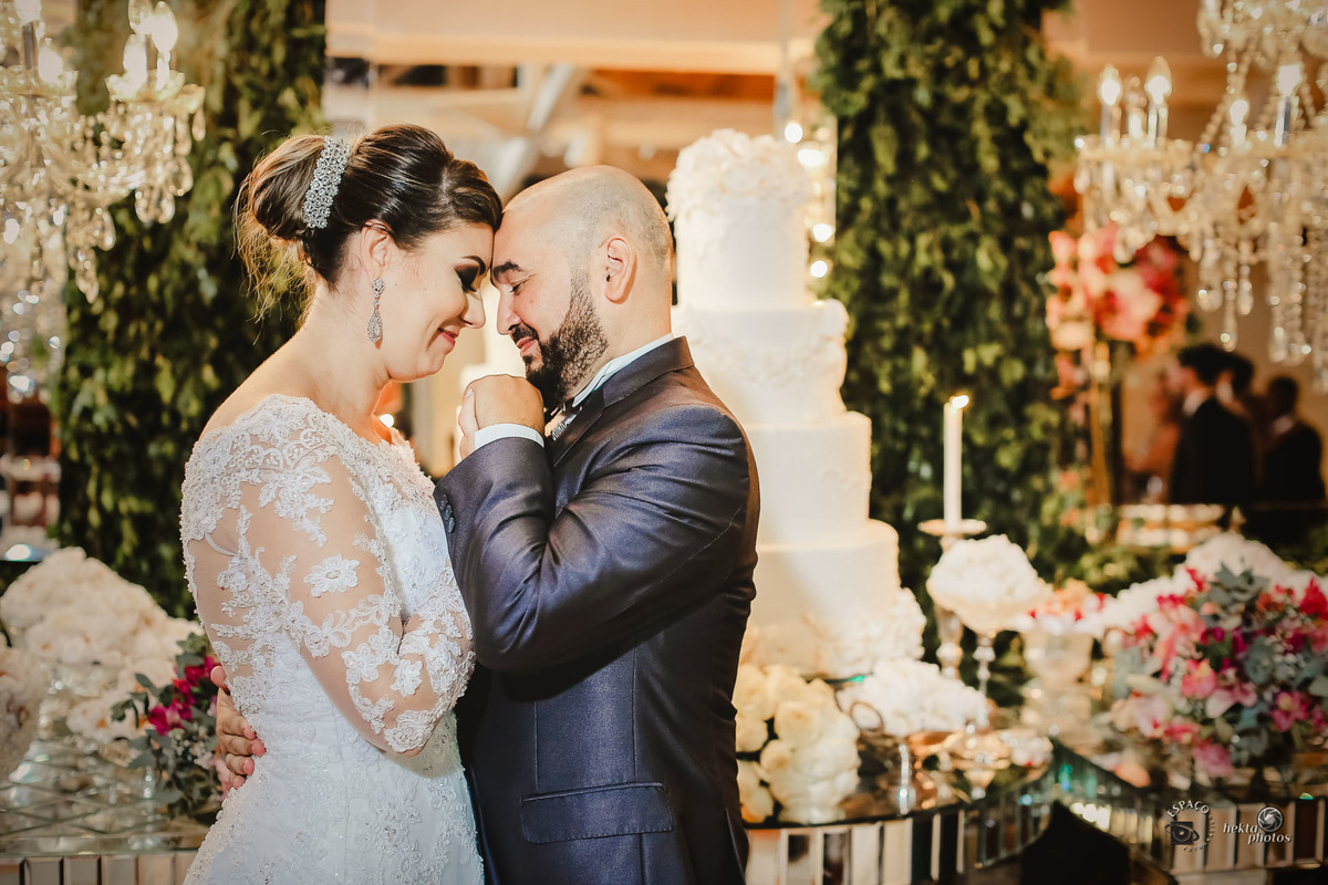 VOTOS DOS NOIVOS NA FRENTE DA MESA DE BOLO, CLUBE ALPHAVILLE GOIANIA
