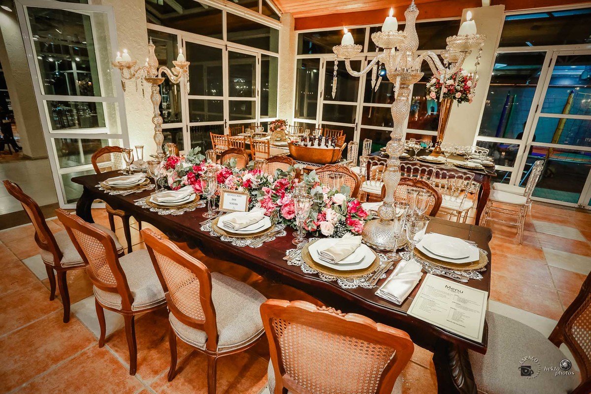 FOTOGRAFIA DE CASAMENTO, FOTOS DA DECORACAO DA MESA DOS PAIS E MESA DE BOLO NO CLUBE ALPHAVILLE GOIANIA