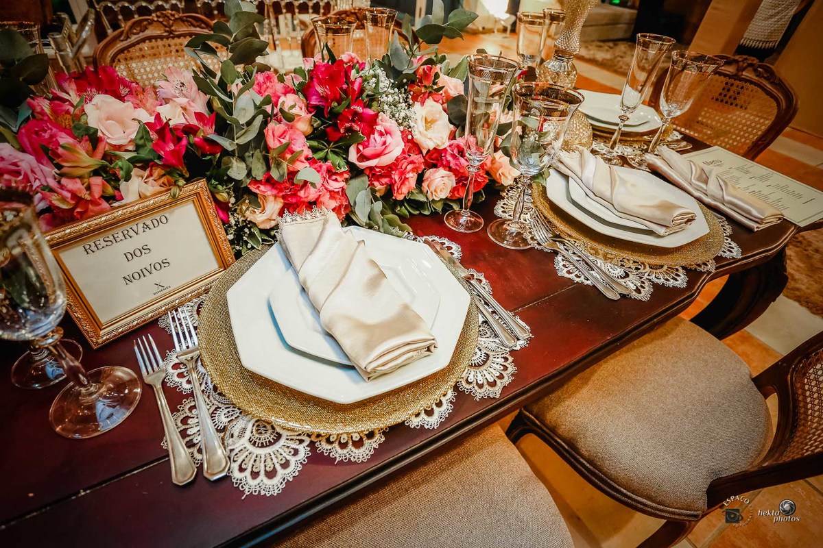 FOTOGRAFIA DE CASAMENTO, FOTOS DA DECORACAO DA MESA DOS PAIS E MESA DE BOLO NO CLUBE ALPHAVILLE GOIANIA