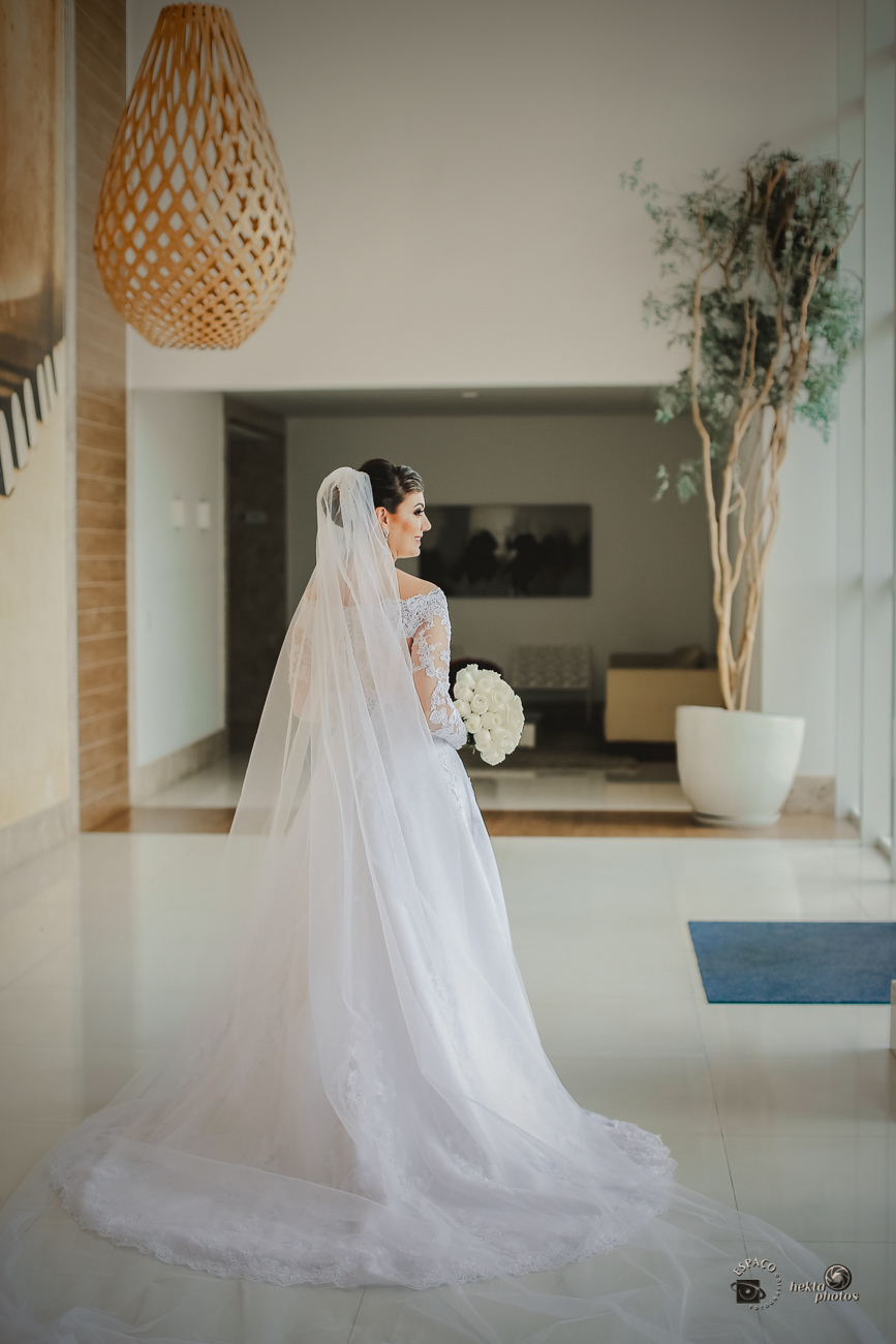 PRODUÇÃO FOTOGRAFICA DA LINDA NOIVA RENATA, TODA TENSÃO PARA A HORA DO SEU CASAMENTO NA IGREJA SÃO LEOPOLDO E FESTA NO CLUBE DO ALPHAVILLE