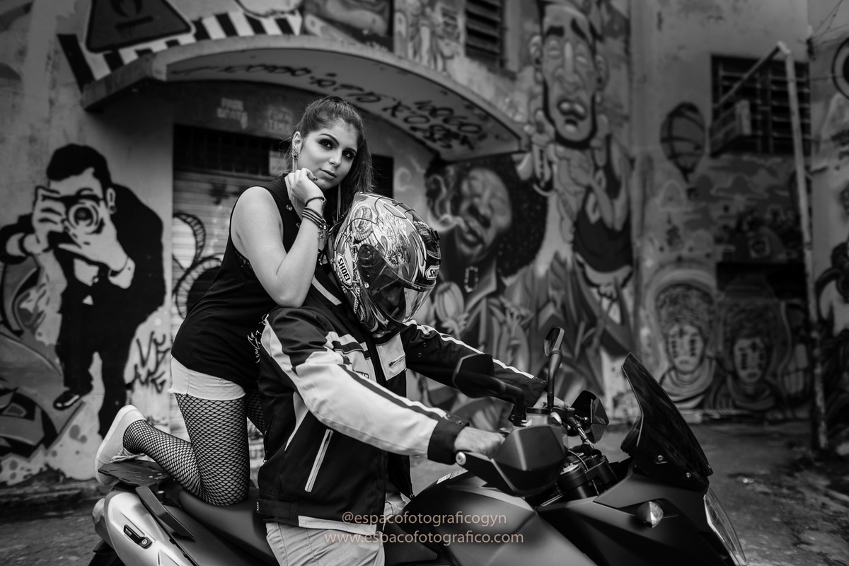 Fashion book de 15 anos fotografado por helio junior da espaço fotográfico e hektaphotos goiania moto 