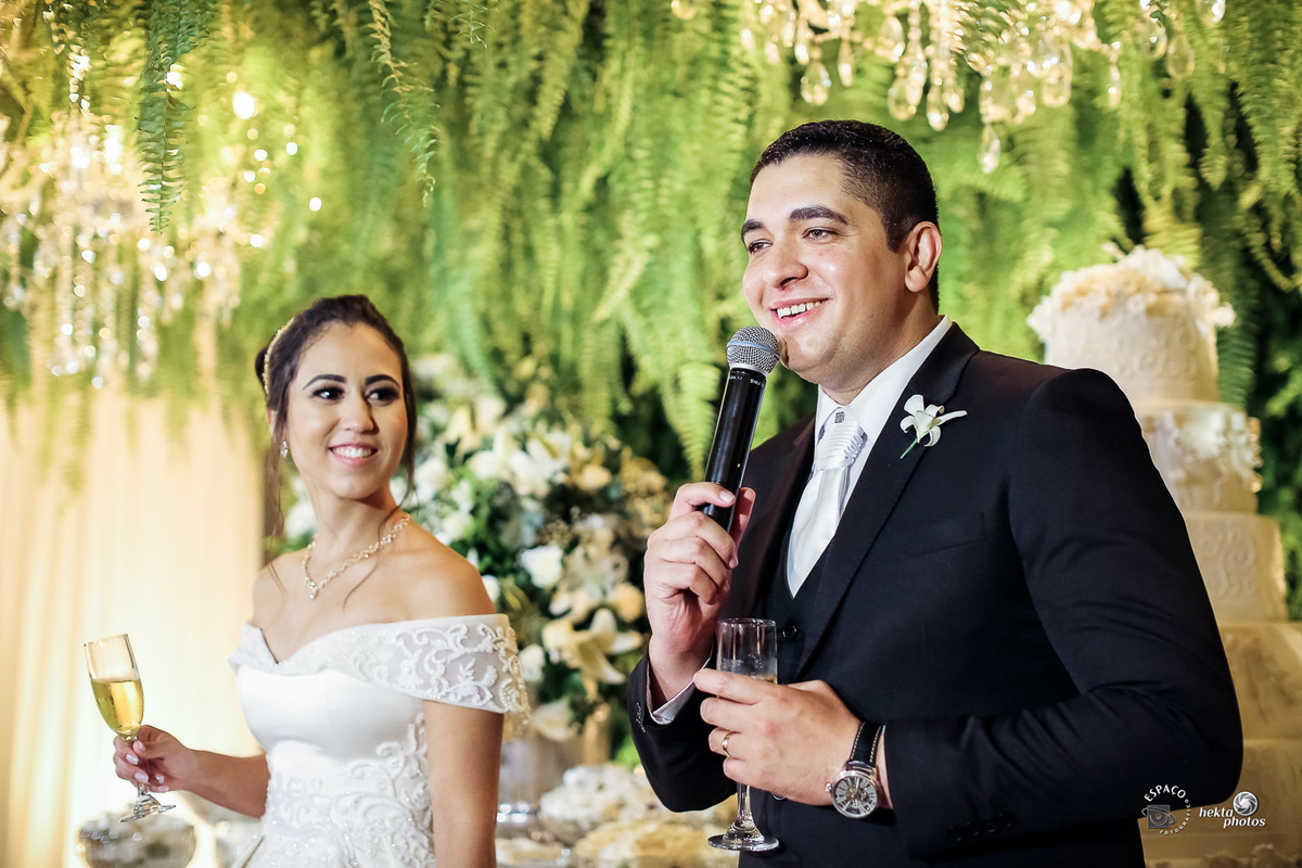 Mesa de bolo assinada por Sabor divino e decoracao da Rosa mistica decoracoes