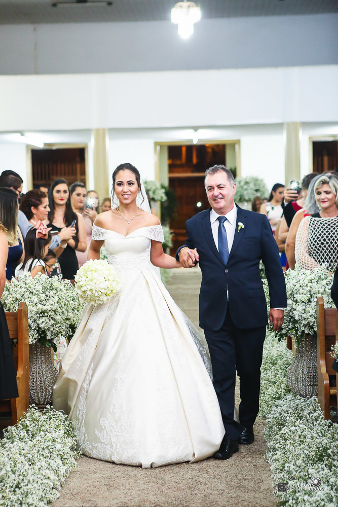 foto de casamento da entrada da noiva na paroquia bom jesus goiania jardim novo mundo