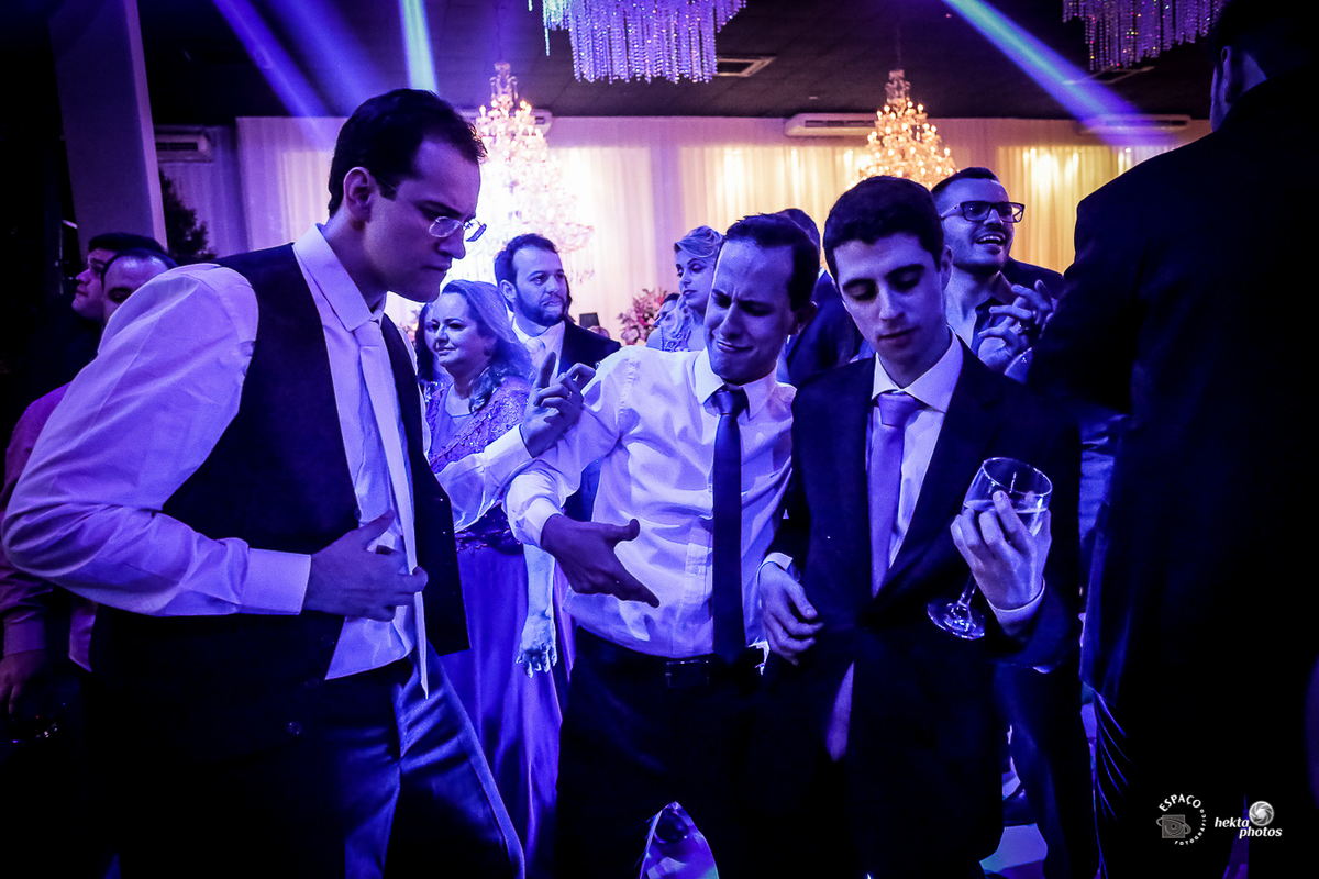 noivo na pista de dança