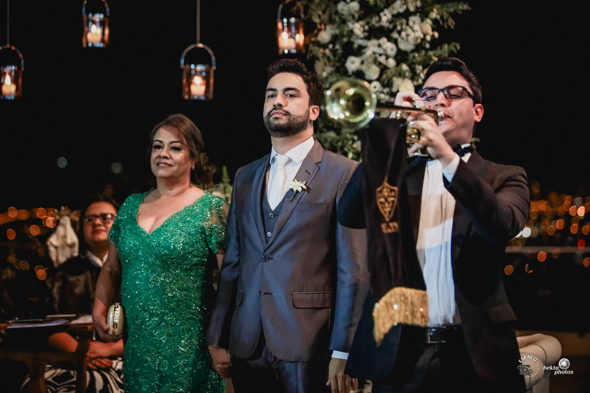 noivo aguardando a noiva