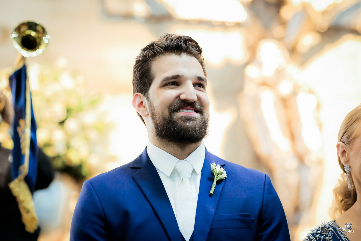 noivo aguardando a entrada da noiva