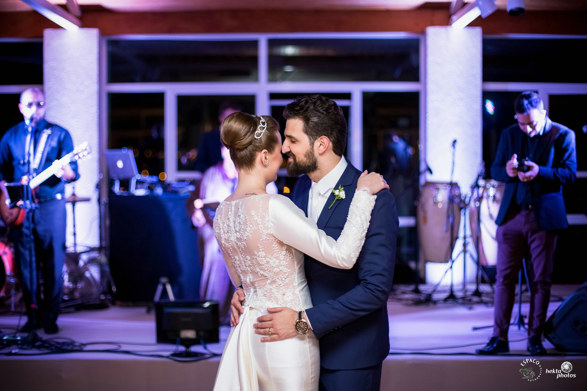 noivos dançando