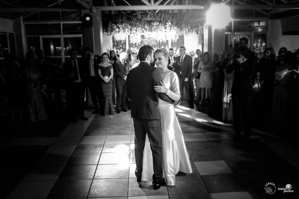 noivos dançando