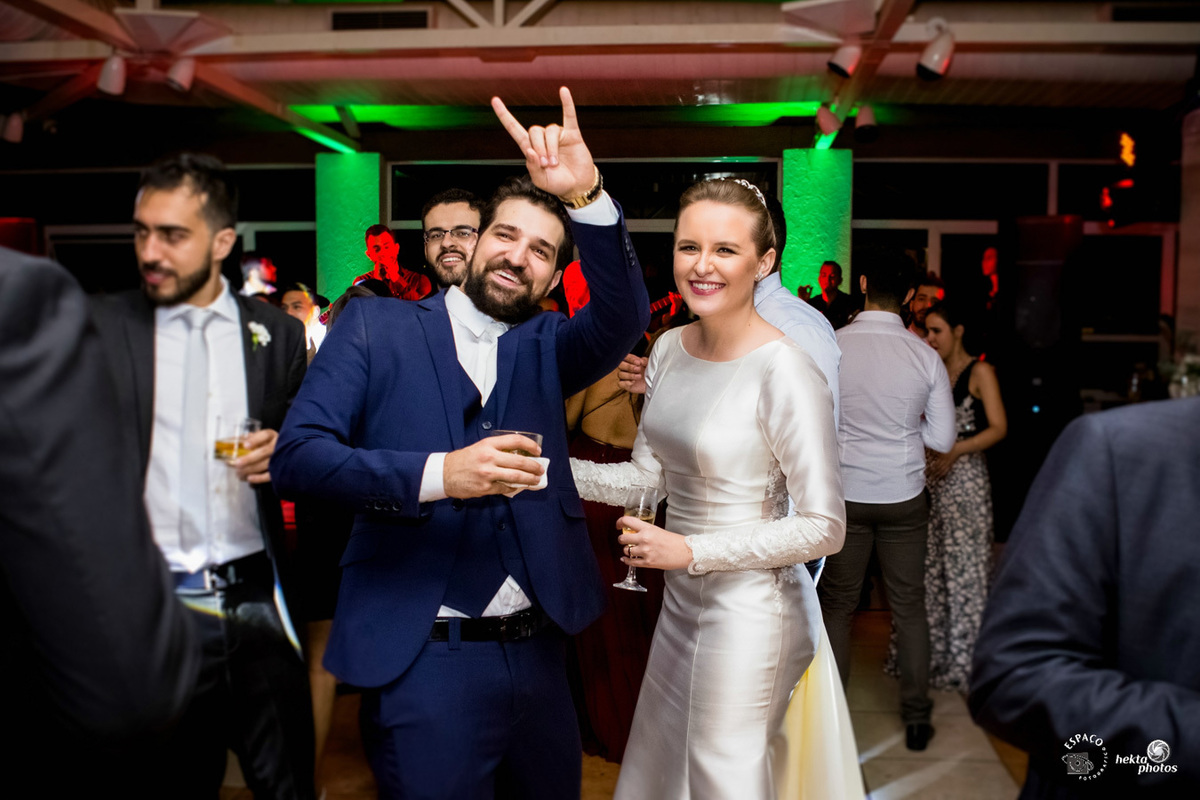 noivos na pista de dança