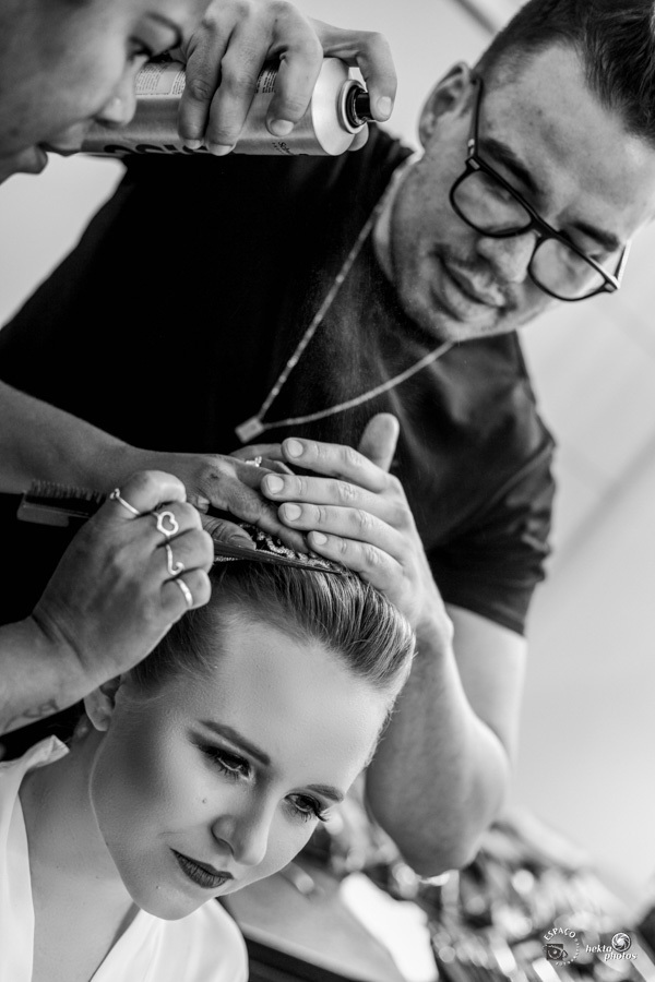 colocando a coroa na noiva