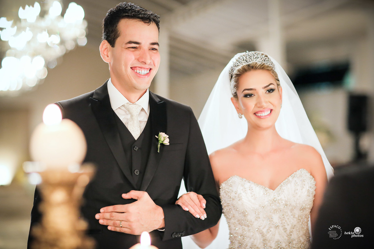 Fotojornalismo de casamento é isso, atenção dos fotógrafos para não perder um sorriso assim. Espaço Fotográfico