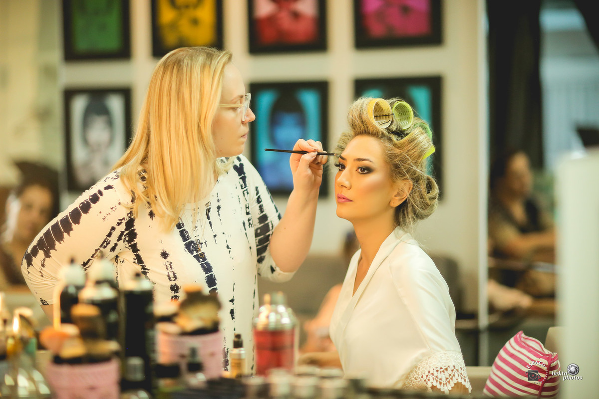 Larissa Pirete e sua maquiagem usando air-brush, a noiva que já era linda ficou 