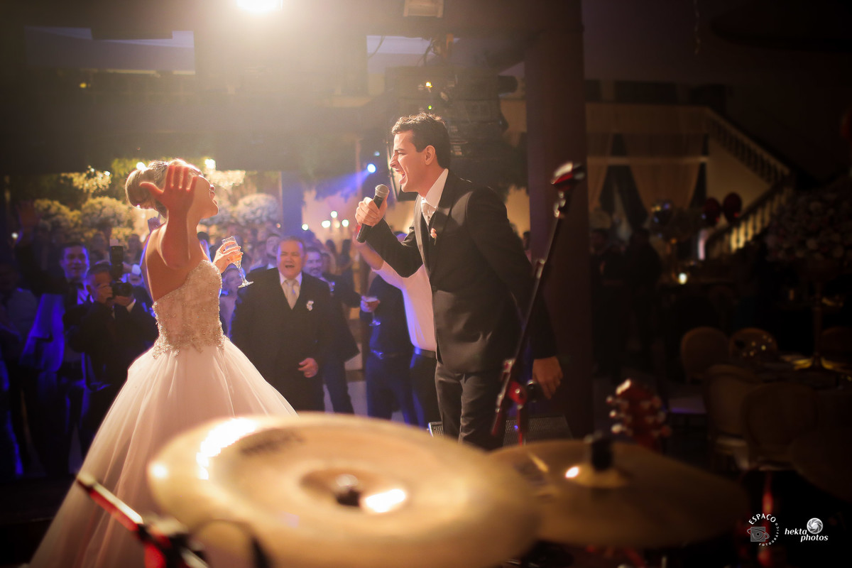 Os noivos nunca deixam de subir no palco quando o Kelliton e Anderson toca. Na realidade ninguém consegue ficar parado.