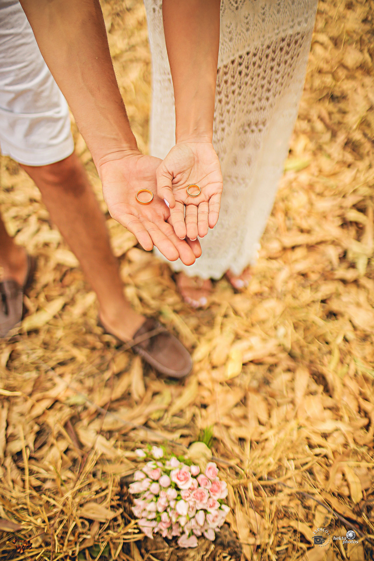 Alianças não podem faltar em nossos álbuns - Trash the Dress por Espaço Fotográfico