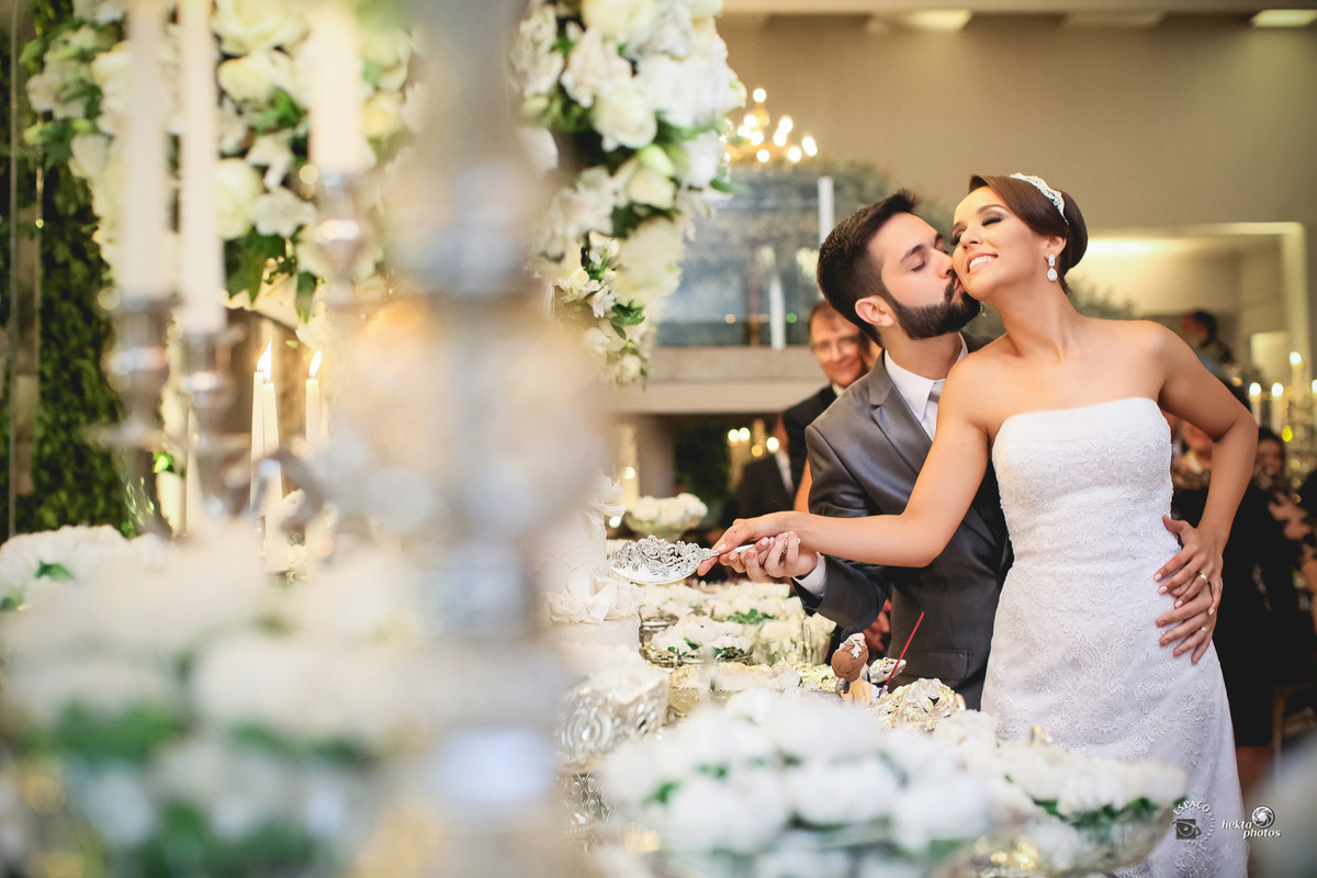 Corte do bolo -  por Espaço Fotográfico Goiânia Fotografia de casamento