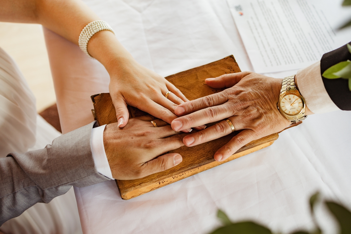casal recebendo benção 