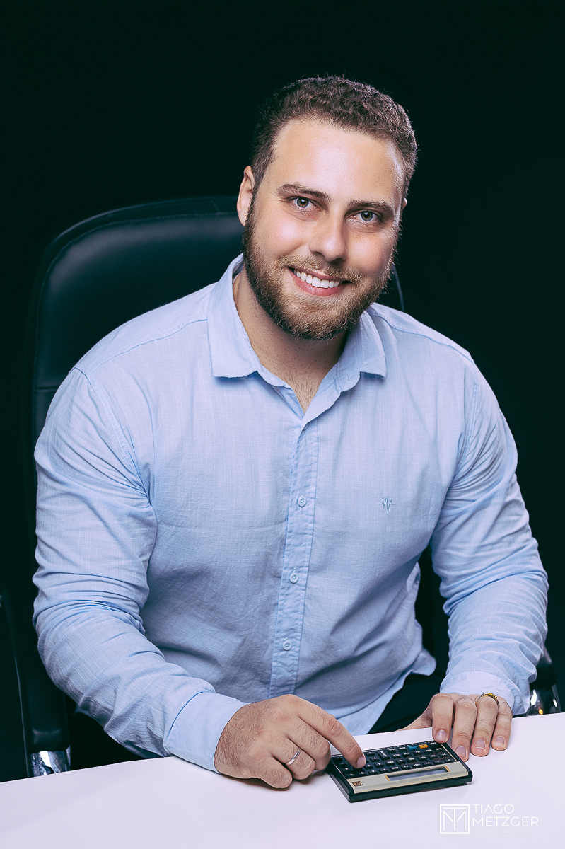Ensaio Corporativo, Contador; Tiago Metzger