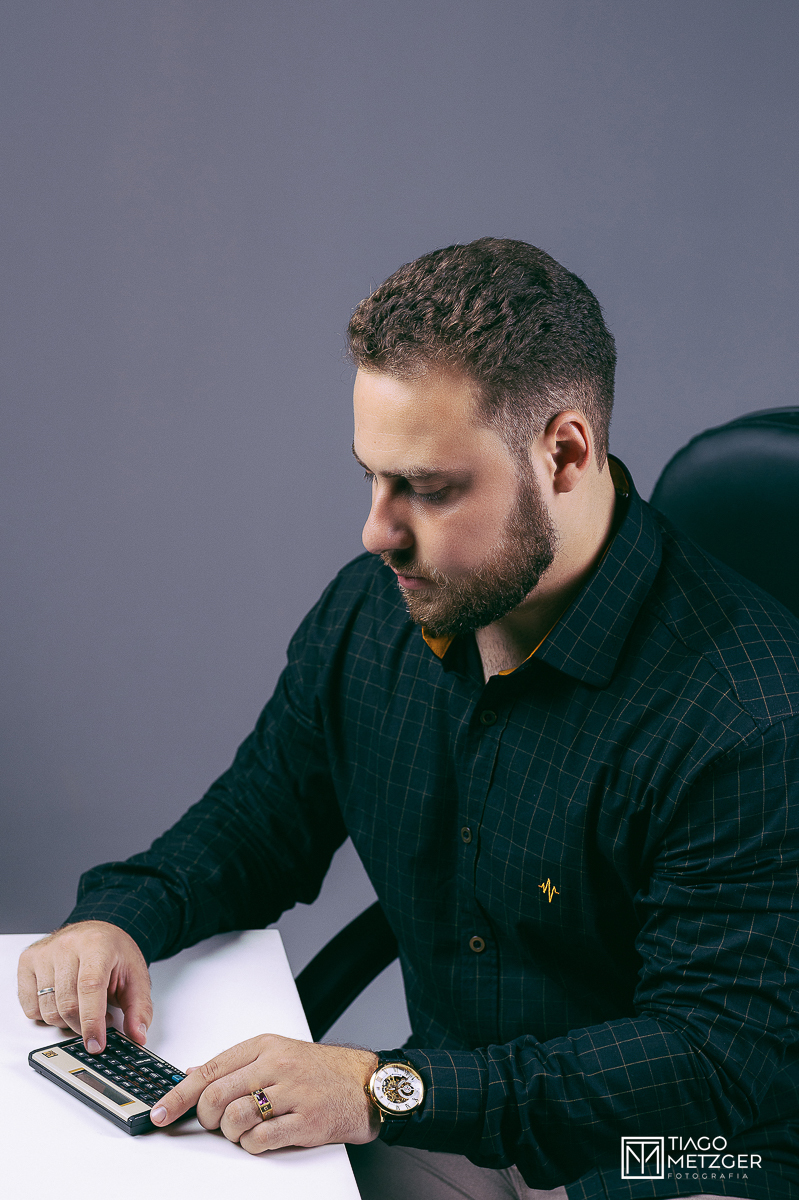 Ensaio Corporativo, Contador; Tiago Metzger