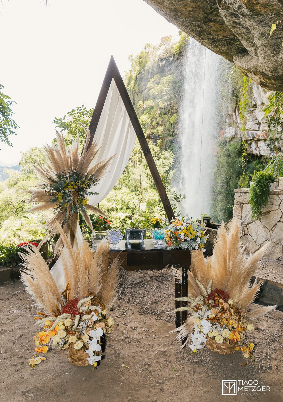 destination wedding; alfredo wagner; gruta do poco certo; tiago metzger; tmtz; garden eventos