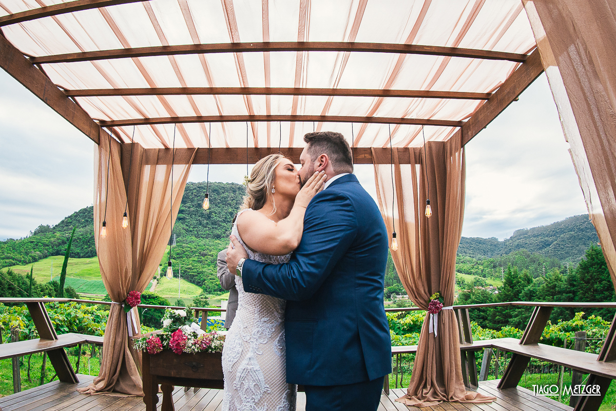 casamento ao ar livre; casamento rio do sul; casamento campo; casamento osteria la campagna; book externo; noivos; casal