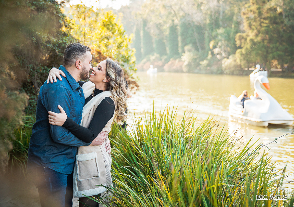 Pórtico de Entrada; Hotel Coline de France; Ensaio de casal; Ensaio em Gramado e Canela; Tiago Metzger; Casamentos dos sonhos; Rua torta; ensaio de casal em gramado; Lago Negro