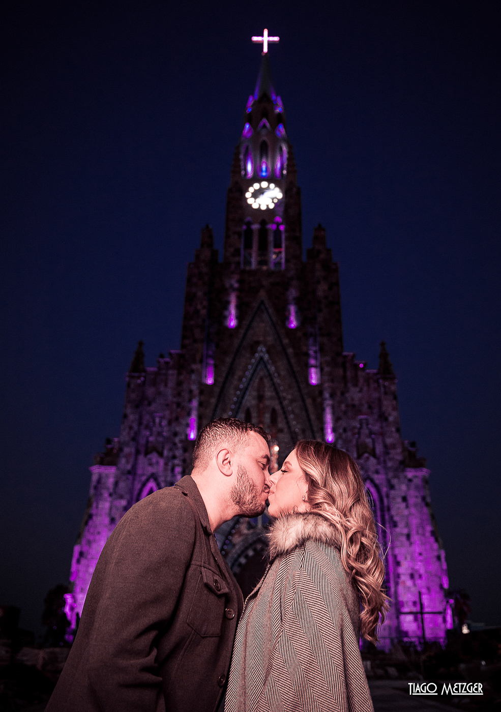 Pórtico de Entrada; Hotel Coline de France; Ensaio de casal; Ensaio em Gramado e Canela; Tiago Metzger; Casamentos dos sonhos; Rua torta; ensaio de casal em gramado; Lago Negro; Catedral de pedra em Canela