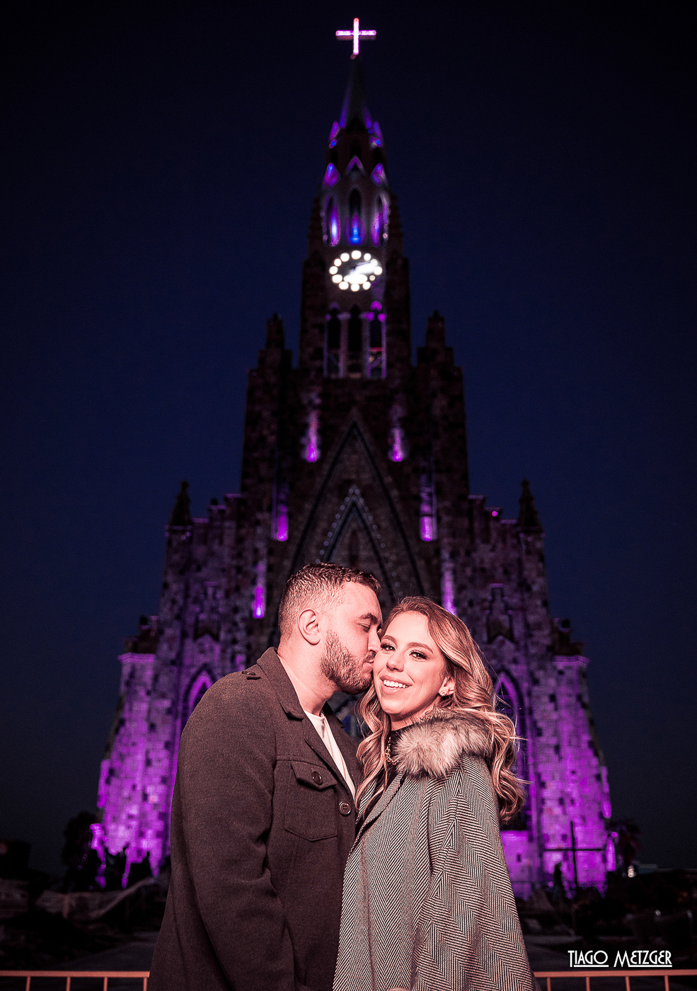 Pórtico de Entrada; Hotel Coline de France; Ensaio de casal; Ensaio em Gramado e Canela; Tiago Metzger; Casamentos dos sonhos; Rua torta; ensaio de casal em gramado; Lago Negro; Catedral de pedra em Canela