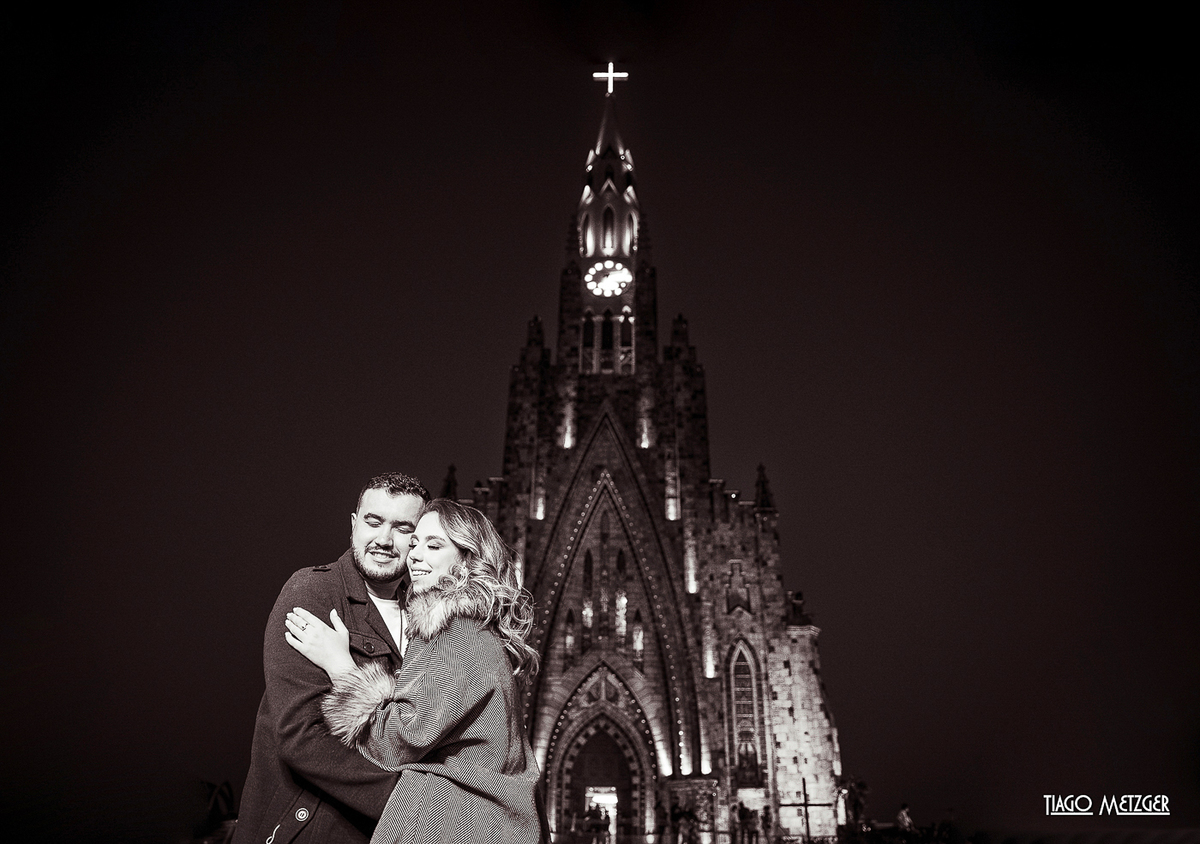 Pórtico de Entrada; Hotel Coline de France; Ensaio de casal; Ensaio em Gramado e Canela; Tiago Metzger; Casamentos dos sonhos; Rua torta; ensaio de casal em gramado; Lago Negro; Catedral de pedra em Canela