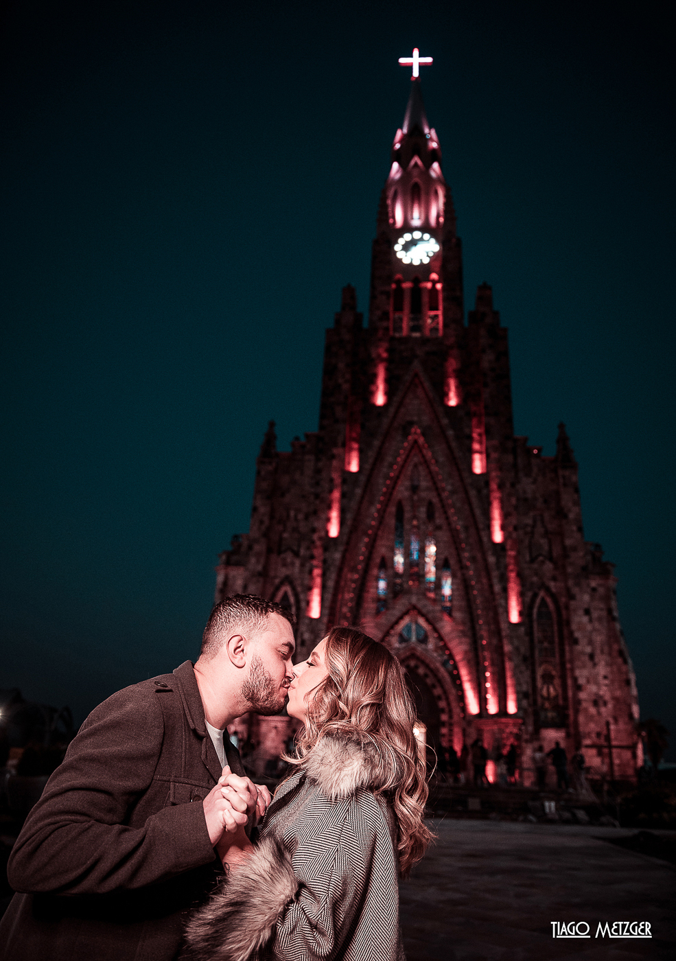 Pórtico de Entrada; Hotel Coline de France; Ensaio de casal; Ensaio em Gramado e Canela; Tiago Metzger; Casamentos dos sonhos; Rua torta; ensaio de casal em gramado; Lago Negro; Catedral de pedra em Canela