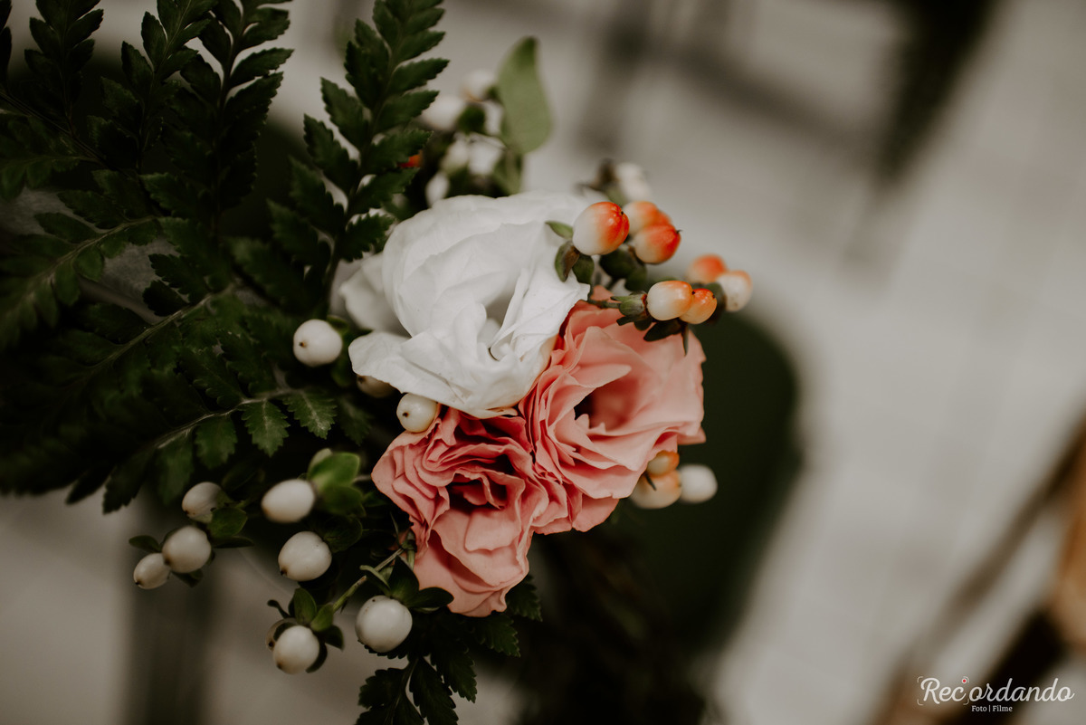 casamento rustico-contagem-mg-sarah e lelio-casamento sud-buque desconstruido-decoracao marsala-fotografo de casamento-filme de casamento