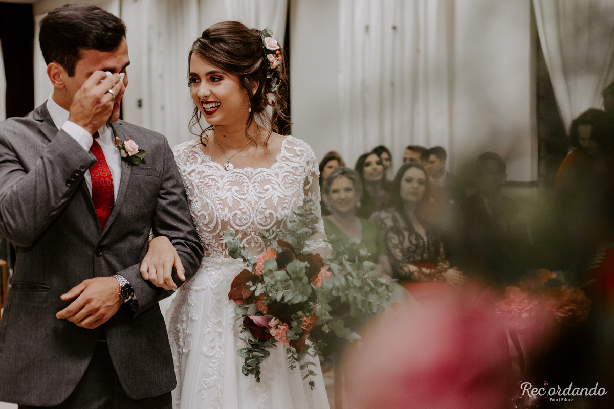 casamento rustico-contagem-mg-sarah e lelio-casamento sud-buque desconstruido-decoracao marsala-fotografo de casamento-filme de casamento