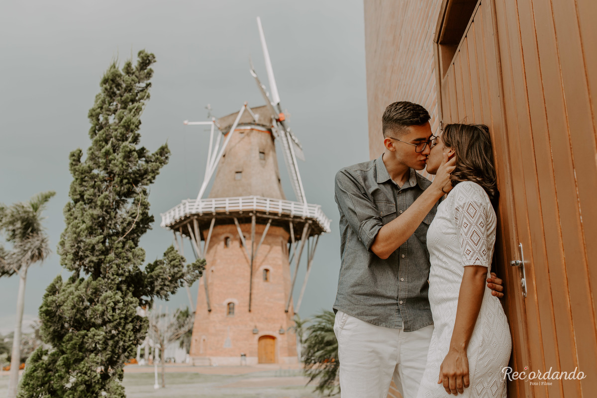 pre casamento em holambra-pre wedding em holambra-holambra-cidade das flores-pre casamento com flores-girassol-ensaio com girassol-ensaio pre casamento-joice e thomas