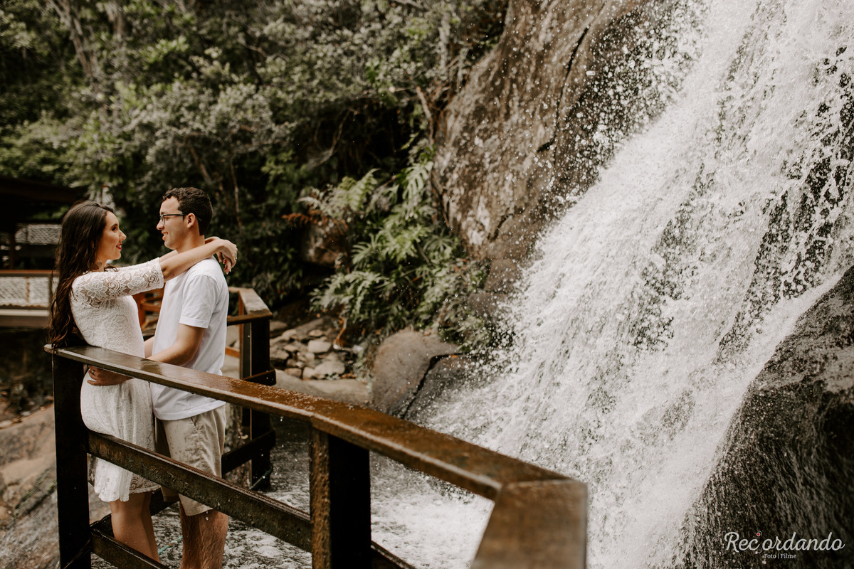 pre casamento-lais e tiago-pre wedding-ensaio pre casamento na praia-pre wedding na praia-pre casamento em santos-praia de santos-casal na praia