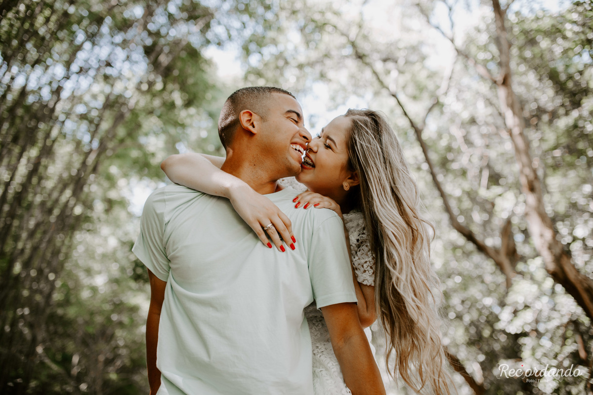 pre casamento-aline e luan-pre wedding-ensaio pre casamento museu do ipiranga-museu do ipiranga-casal feliz-pre casamento descontraído-foto de casal espontaneo-parque independencia-pre casamento parque independencia
