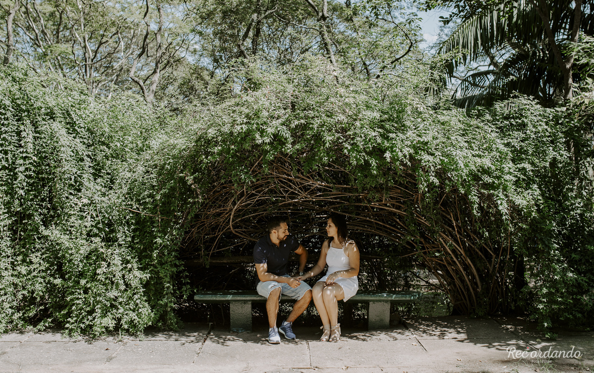 pre casamento-mayara e rafael-pre wedding-pre wedding parque do ibirapuera-pre casamento no parque do ibirapuera-ensaio com lousa-pre ensaio de casamento-ensaio de casamento-fotografo em sp-recordando foto filme