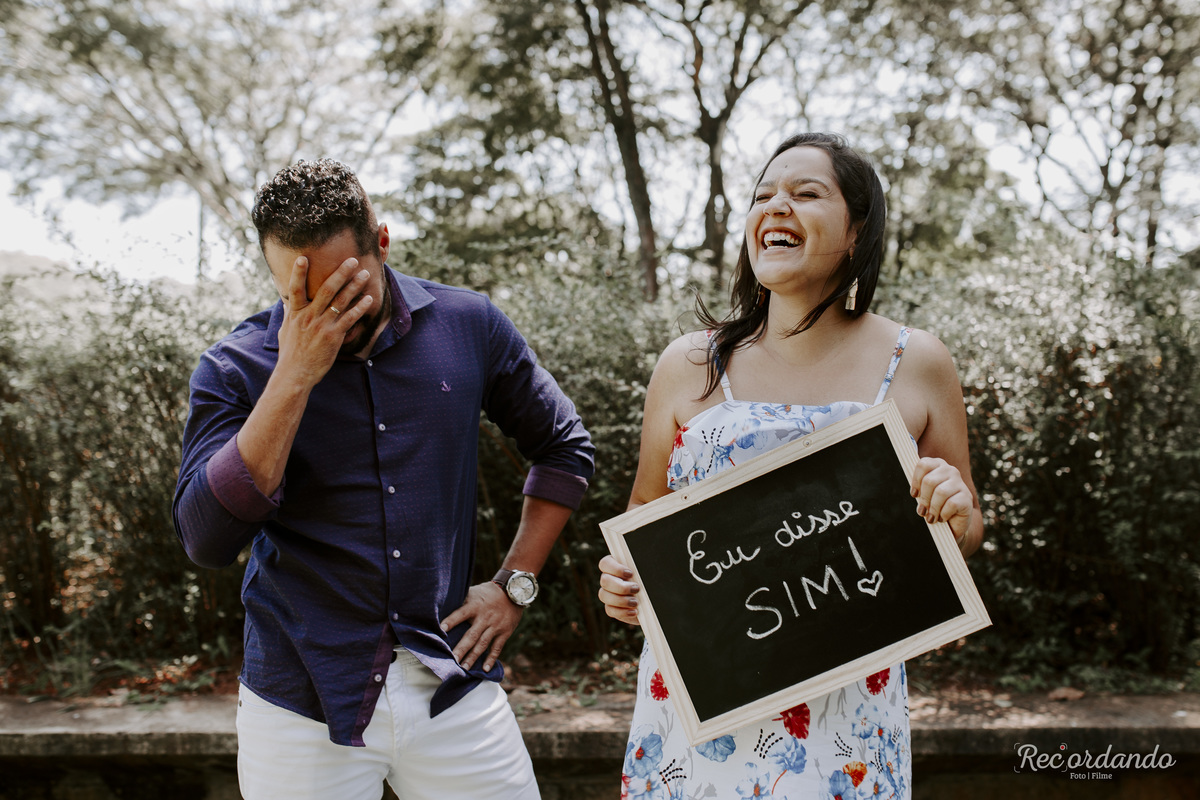 pre casamento-mayara e rafael-pre wedding-pre wedding parque do ibirapuera-pre casamento no parque do ibirapuera-ensaio com lousa-pre ensaio de casamento-ensaio de casamento-fotografo em sp-recordando foto filme